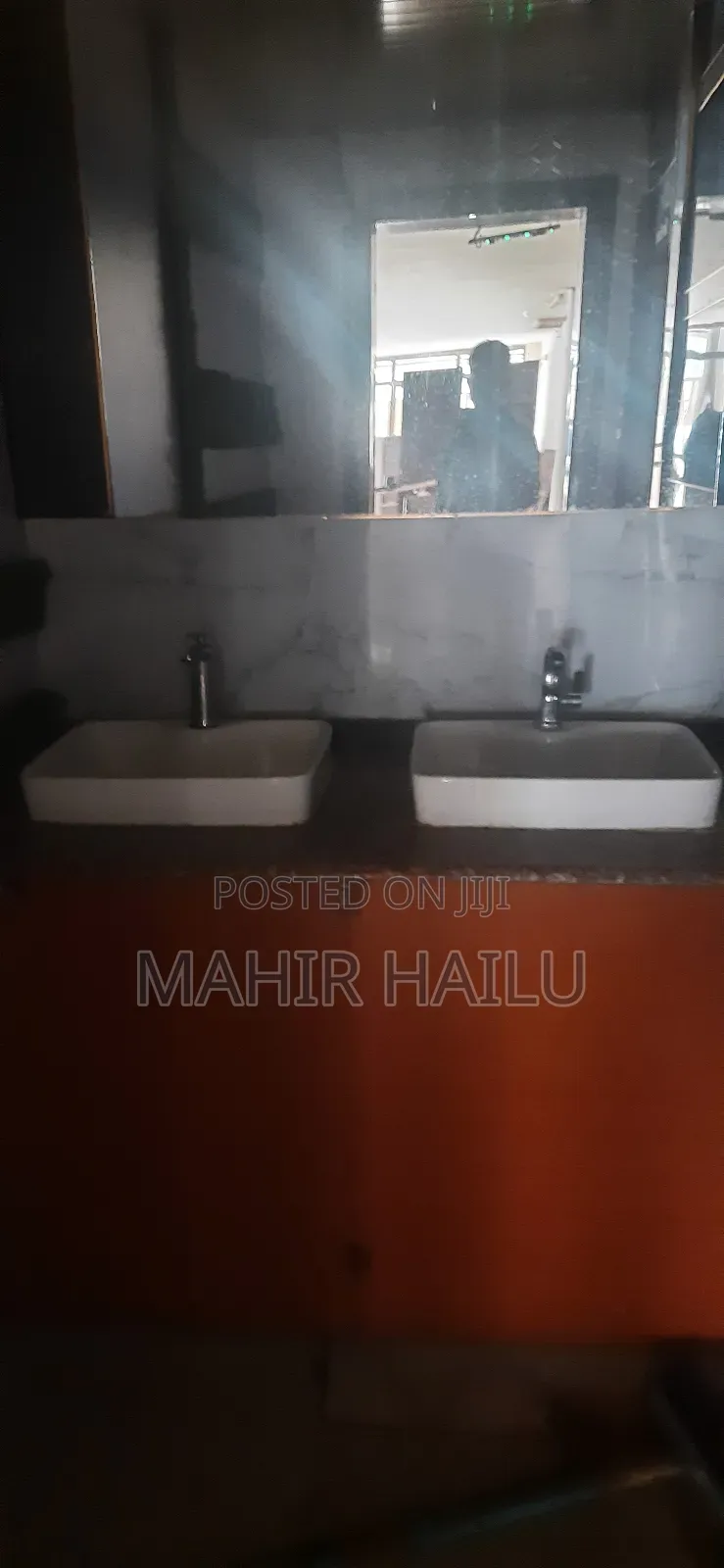 ግራውንድ ላይ ነው