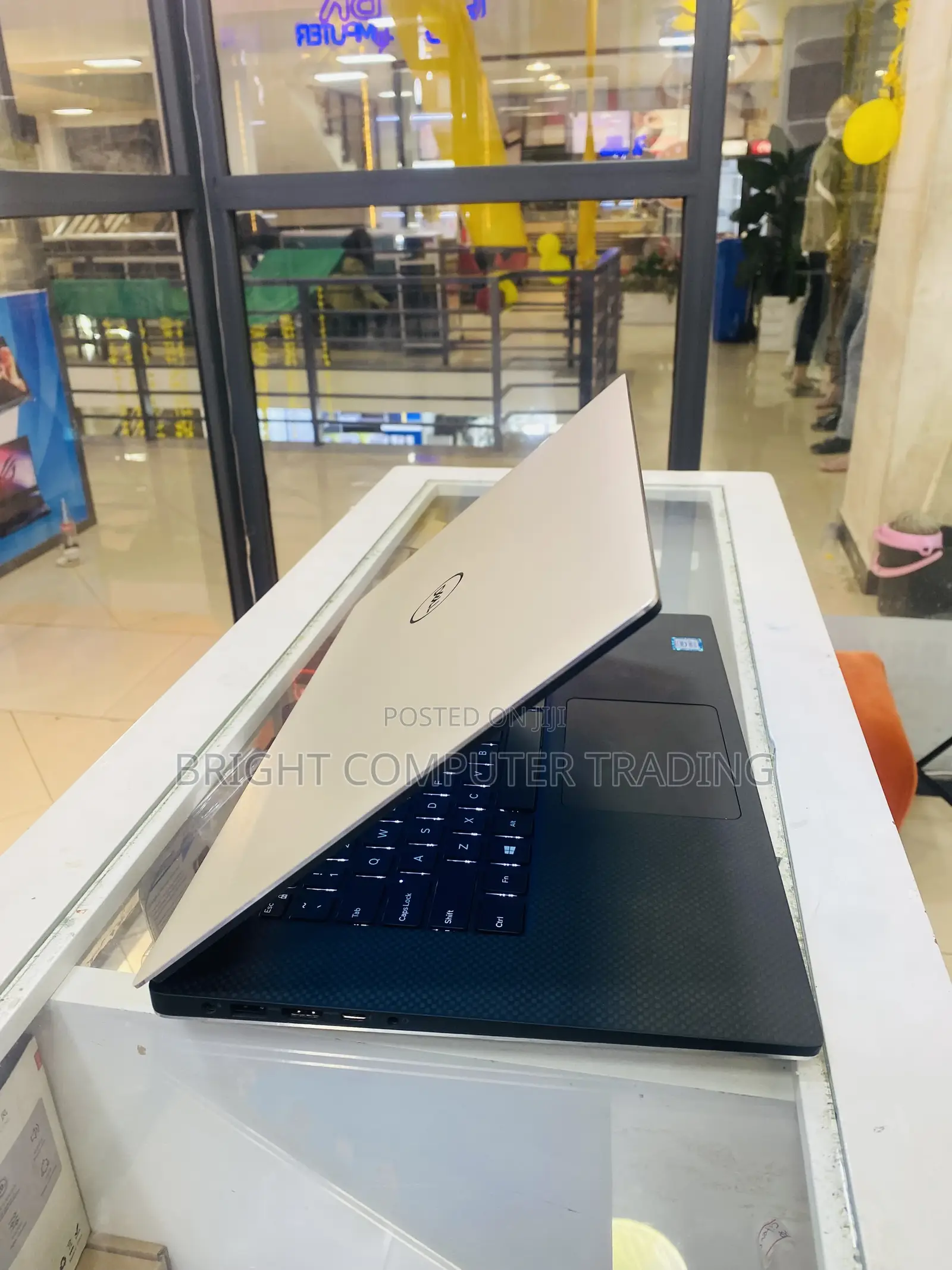 New Laptop Dell 16GB Intel Core I7 SSD 512GB