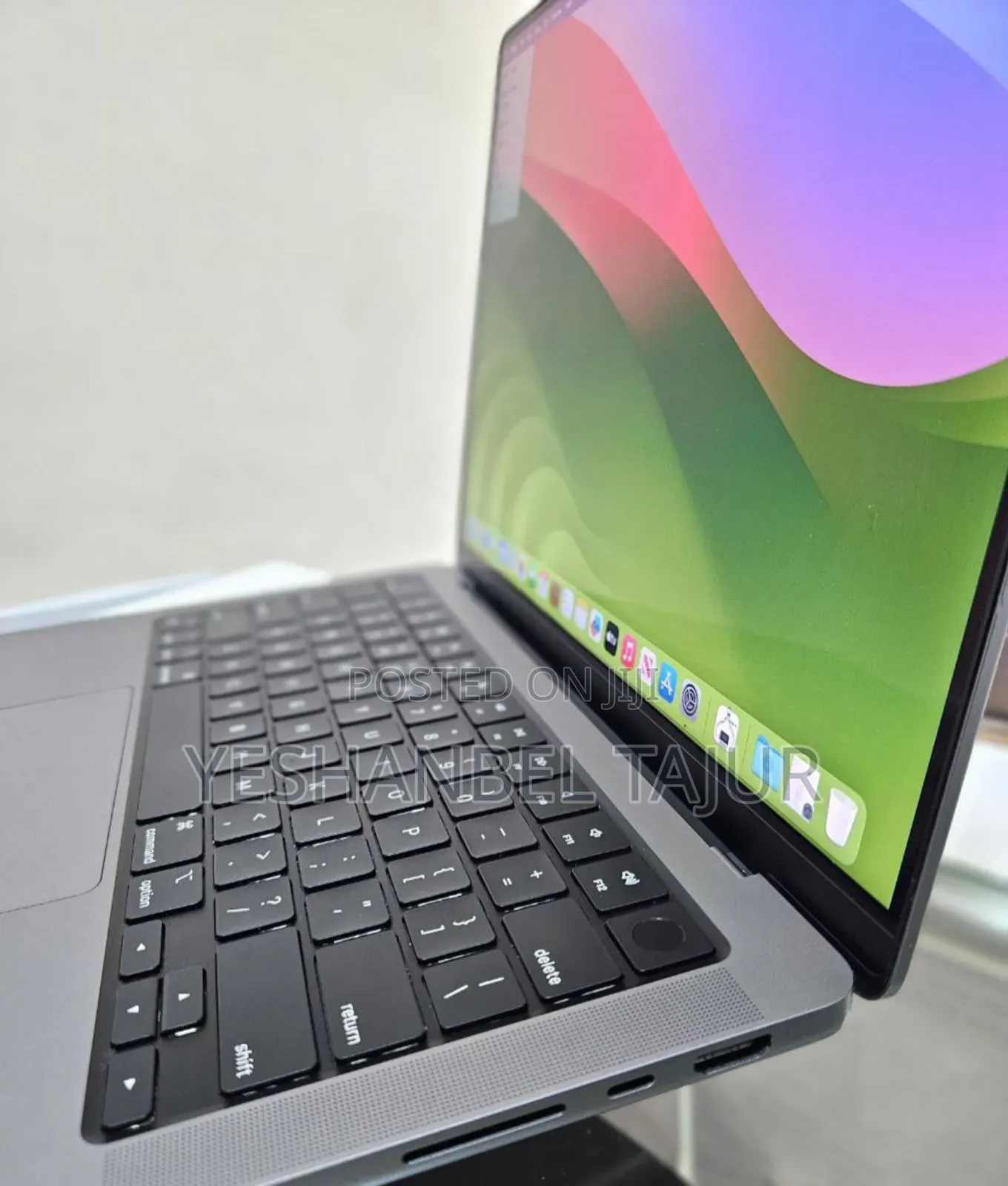 New Laptop Apple MacBook Pro M1 16GB Apple M1 Pro SSD 512GB