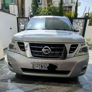 Photo - Nissan Patrol 2017 Silver