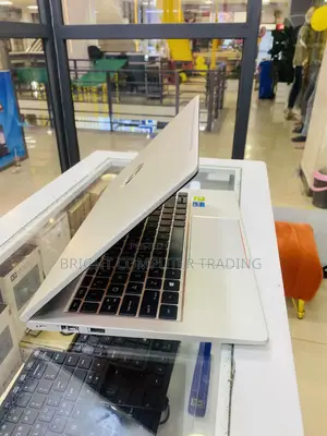 Photo - New Laptop HP 16GB Intel Core I7 SSD 512GB