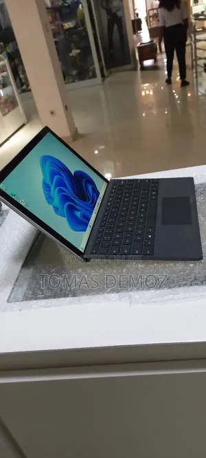 New Laptop Microsoft Surface Pro 5 16GB Intel Core I7 SSD 512GB