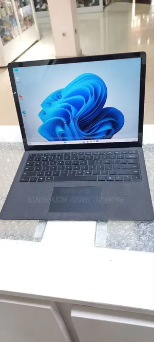 New Laptop Microsoft Surface 16GB Intel Core i7 SSD 512GB