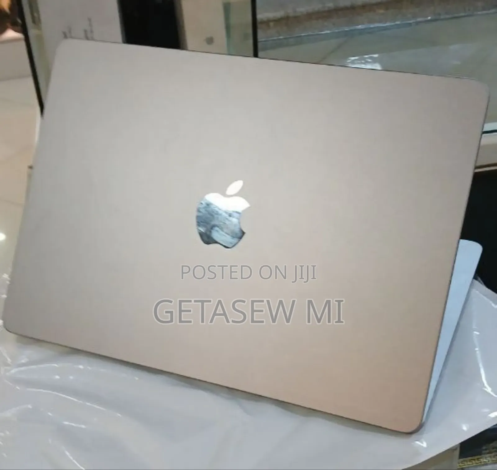 New Laptop Apple MacBook Air 2022 M2 8GB Apple M2 SSD 256GB