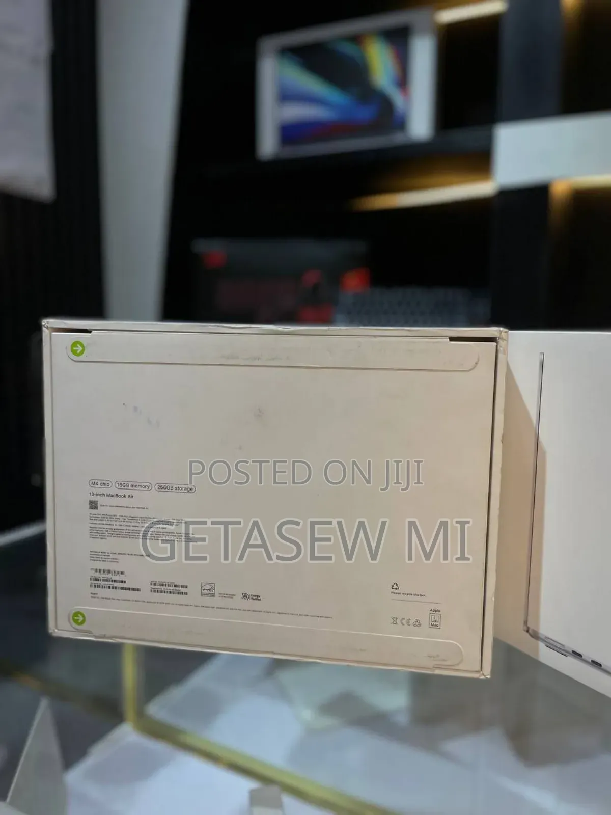 New Laptop Apple MacBook Air 2025 M4 13-Inch 16GB Apple M4 SSD 256GB