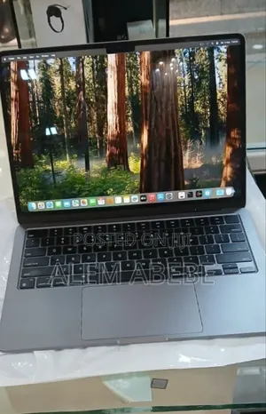 New Laptop Apple MacBook Air 2022 M2 8GB Apple M2 SSD 256GB