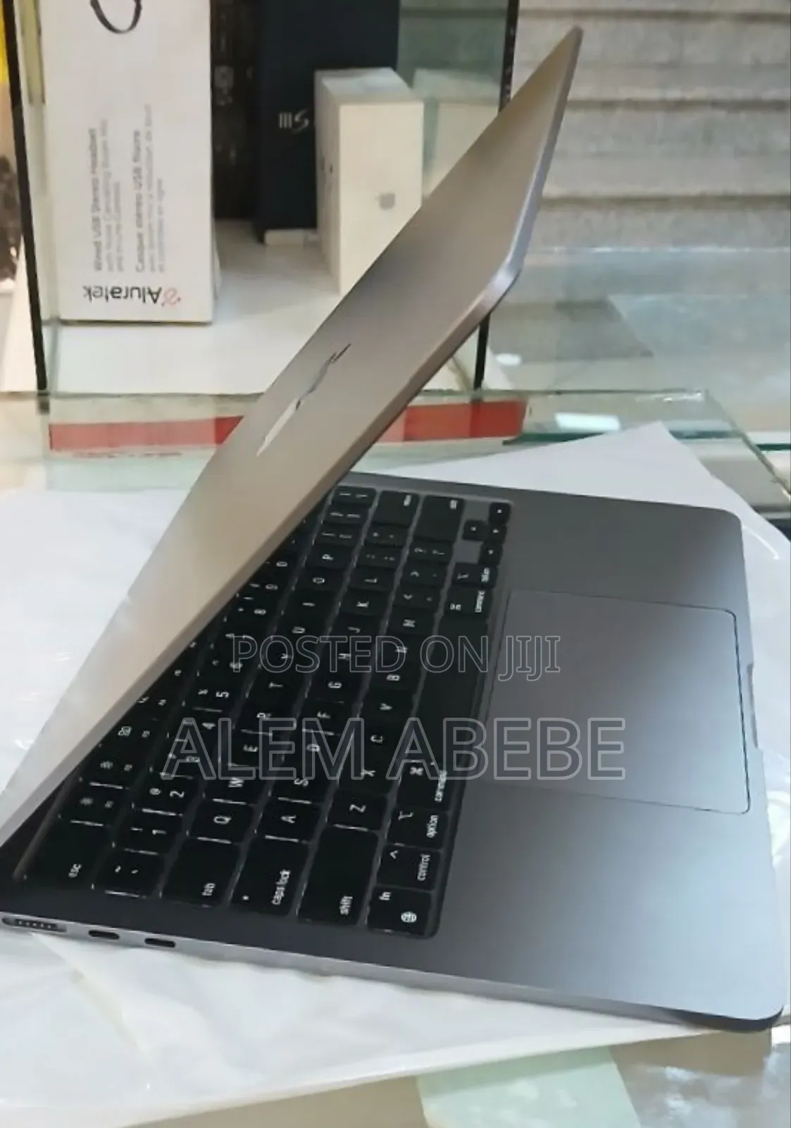 New Laptop Apple MacBook Air 2022 M2 8GB Apple M2 SSD 256GB