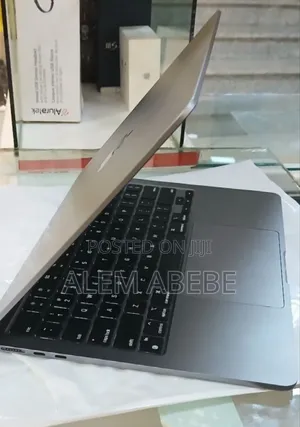 New Laptop Apple MacBook Air 2022 M2 8GB Apple M2 SSD 256GB