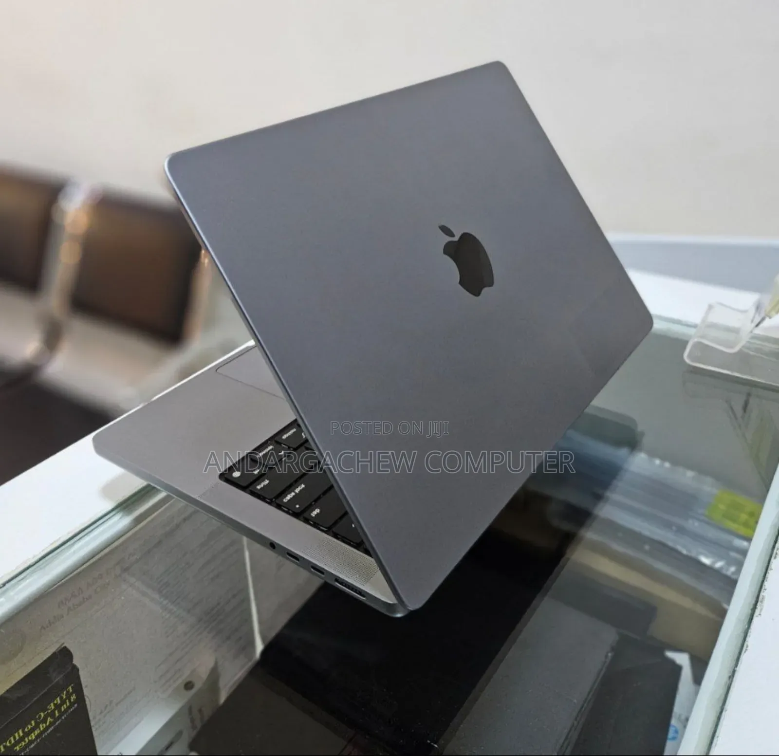 New Laptop Apple MacBook Pro M1 16GB Apple M1 Pro SSD 512GB