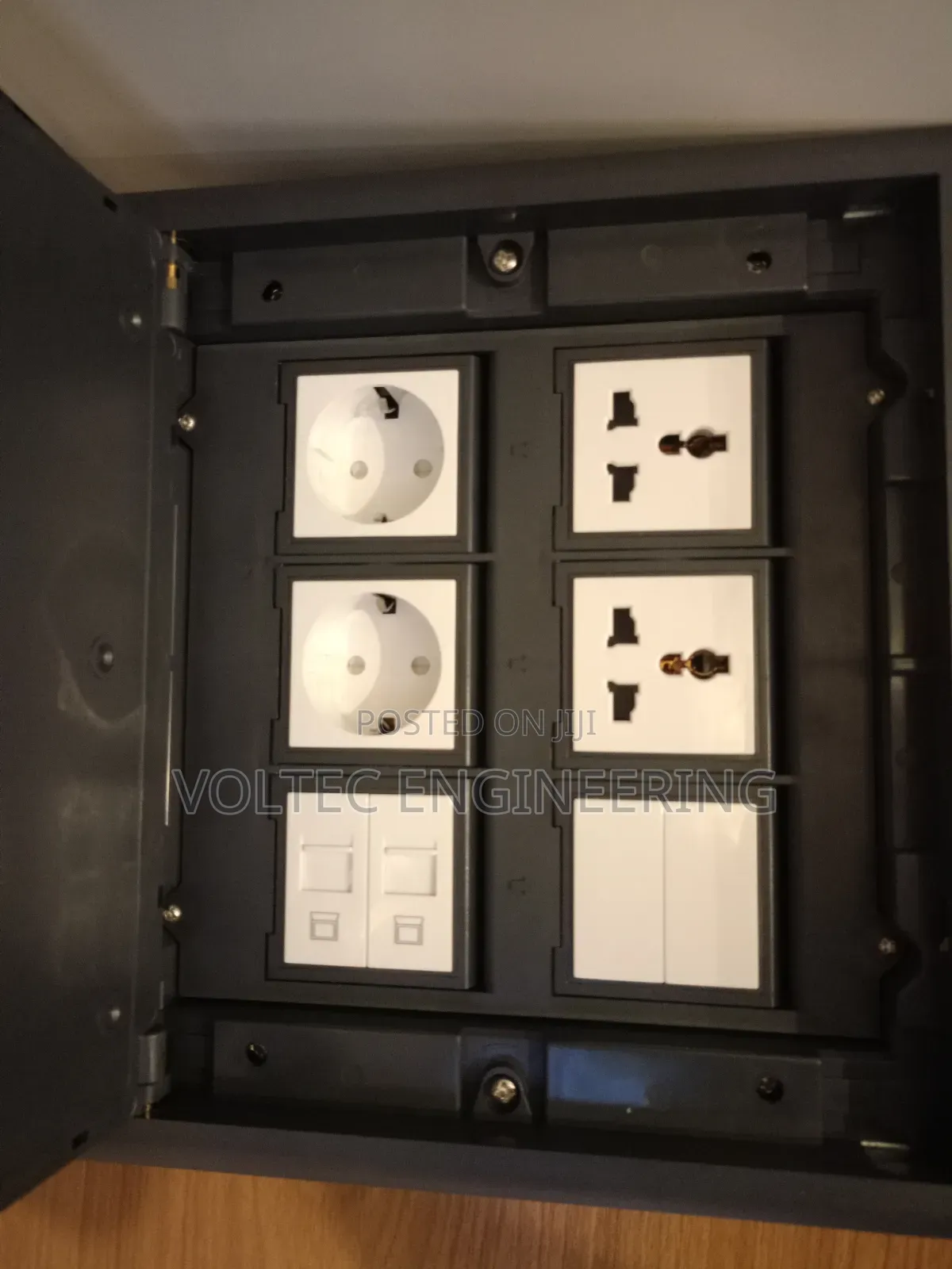 Flor Box 4 Socket+2data