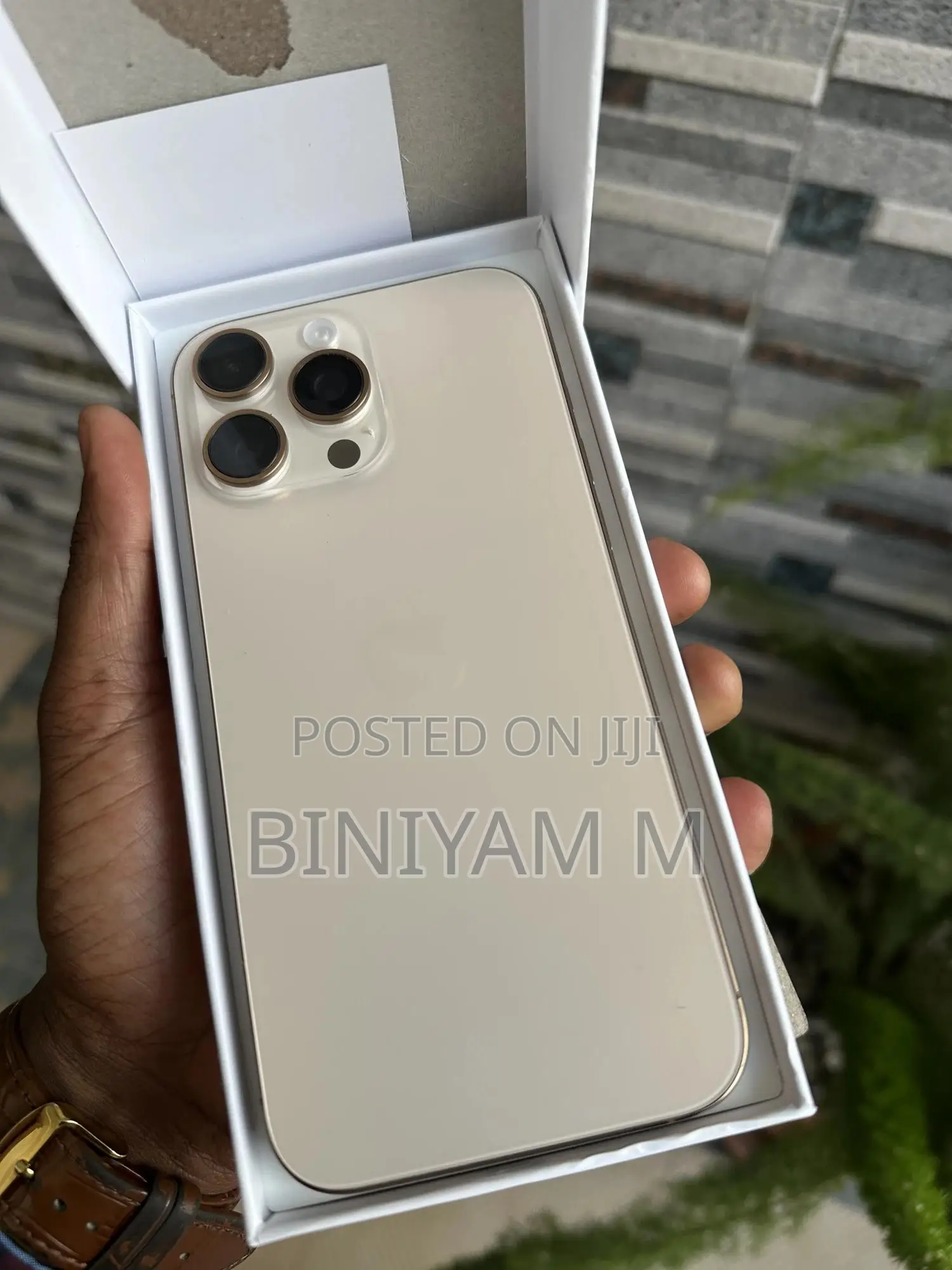 New Apple iPhone 16 Pro Max 256 GB Gold