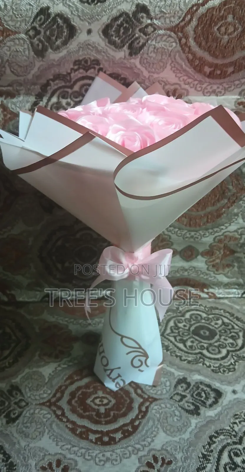 Hand-Made Midium Flower Bouquet/ የእጅ ስሪ የአበባ እቅፎች