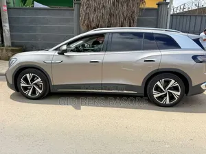 Volkswagen ID.6 2022 Gold