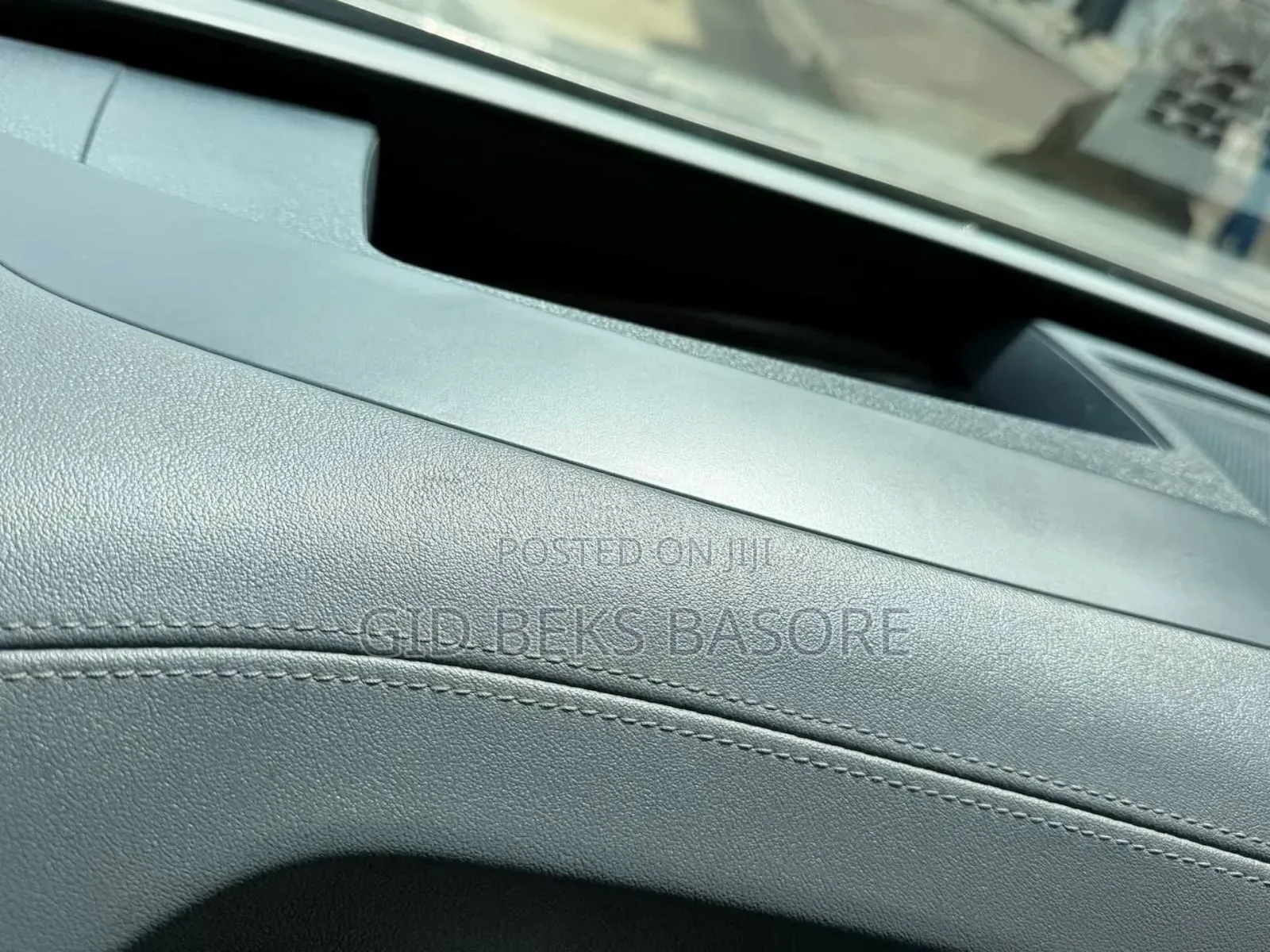 Volkswagen ID.6 2022 Gold