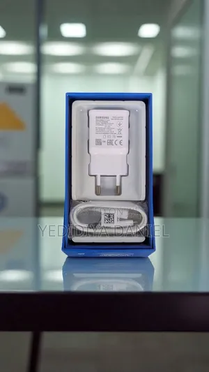Photo - Samsung Ep-Ta200 Adaptive Fast Charging Travel Adapter Usb-C
