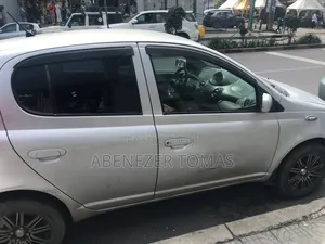 Toyota Vitz 2003 Silver