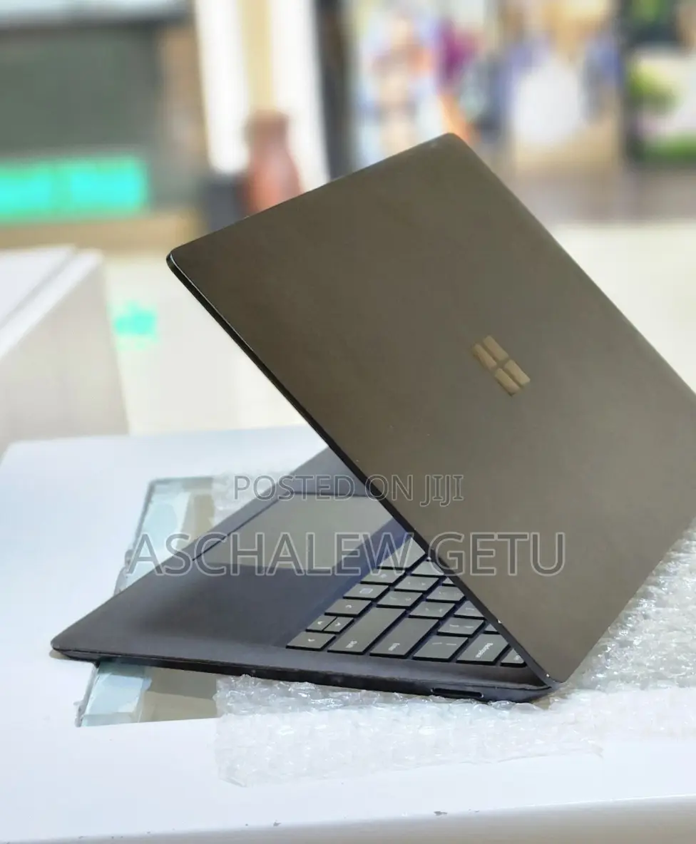 New Laptop Microsoft Surface 16GB Intel Core I7 SSD 512GB