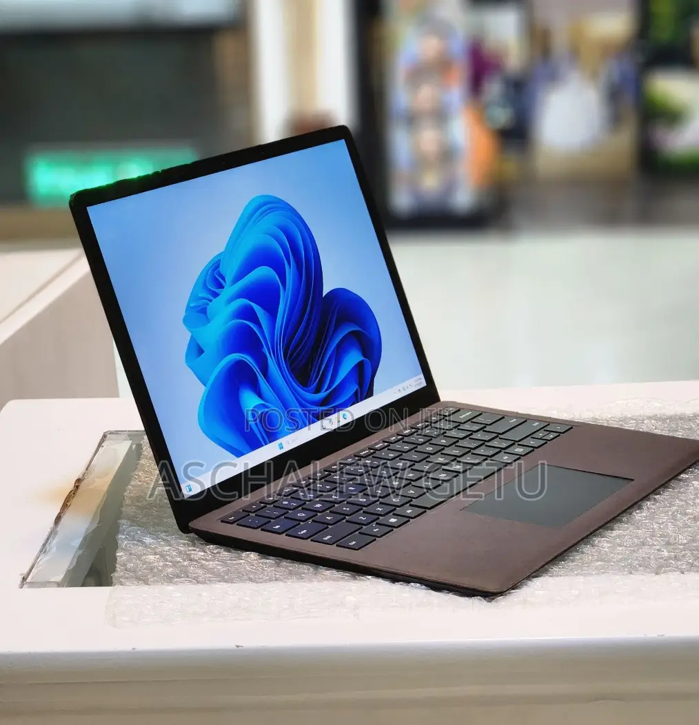 New Laptop Microsoft Surface 16GB Intel Core I7 SSD 512GB