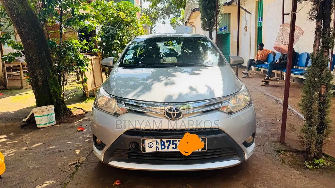 Toyota Yaris 2015 Silver