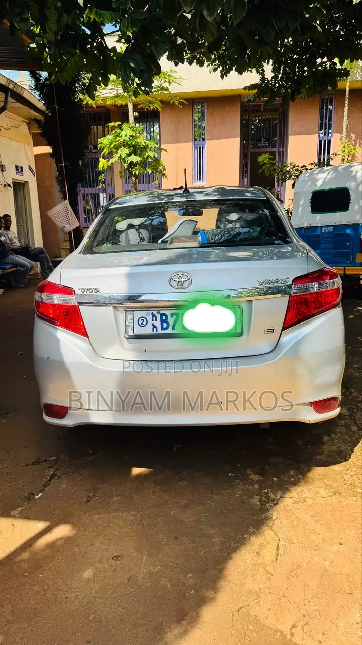 Toyota Yaris 2015 Silver