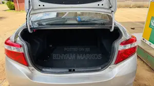 Toyota Yaris 2015 Silver