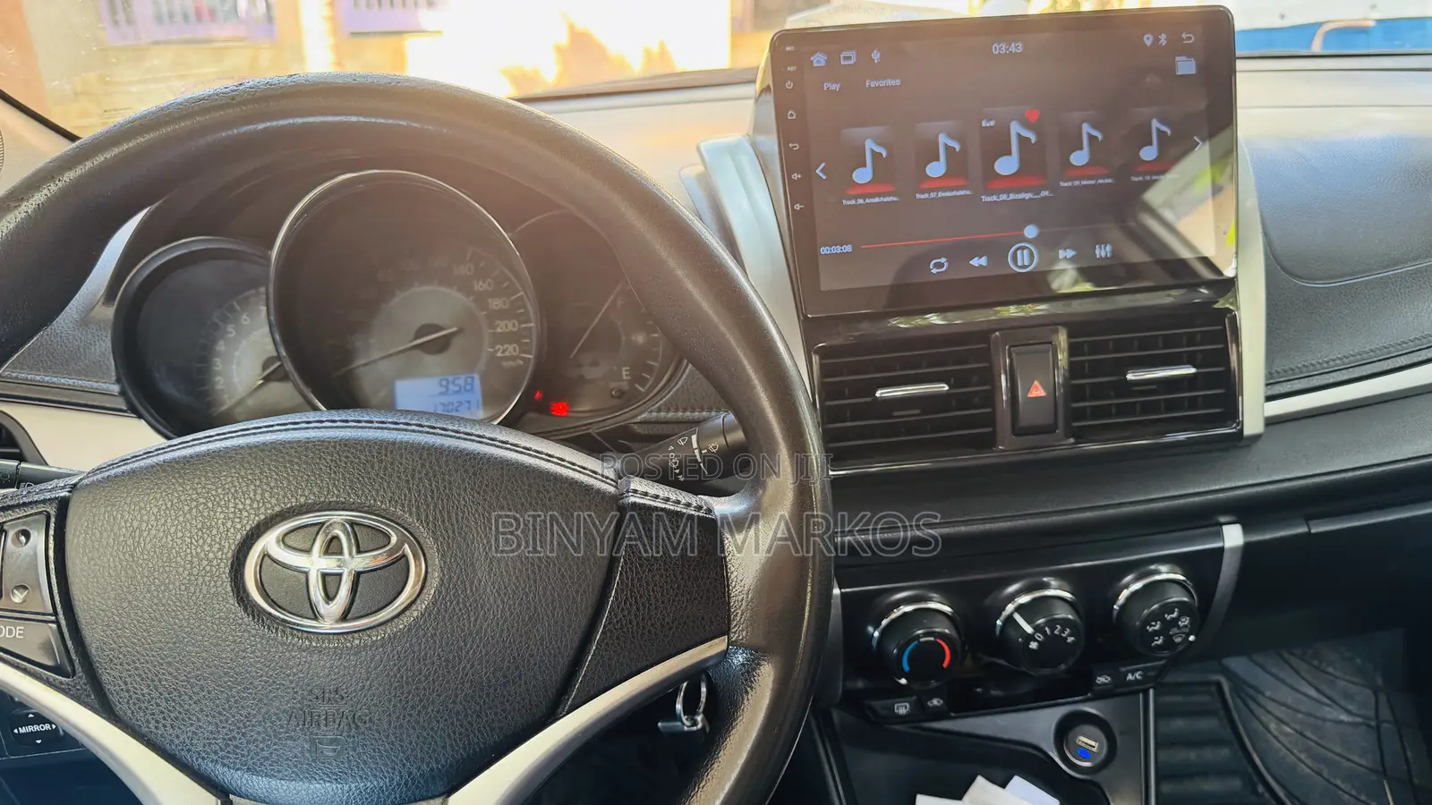 Toyota Yaris 2015 Silver