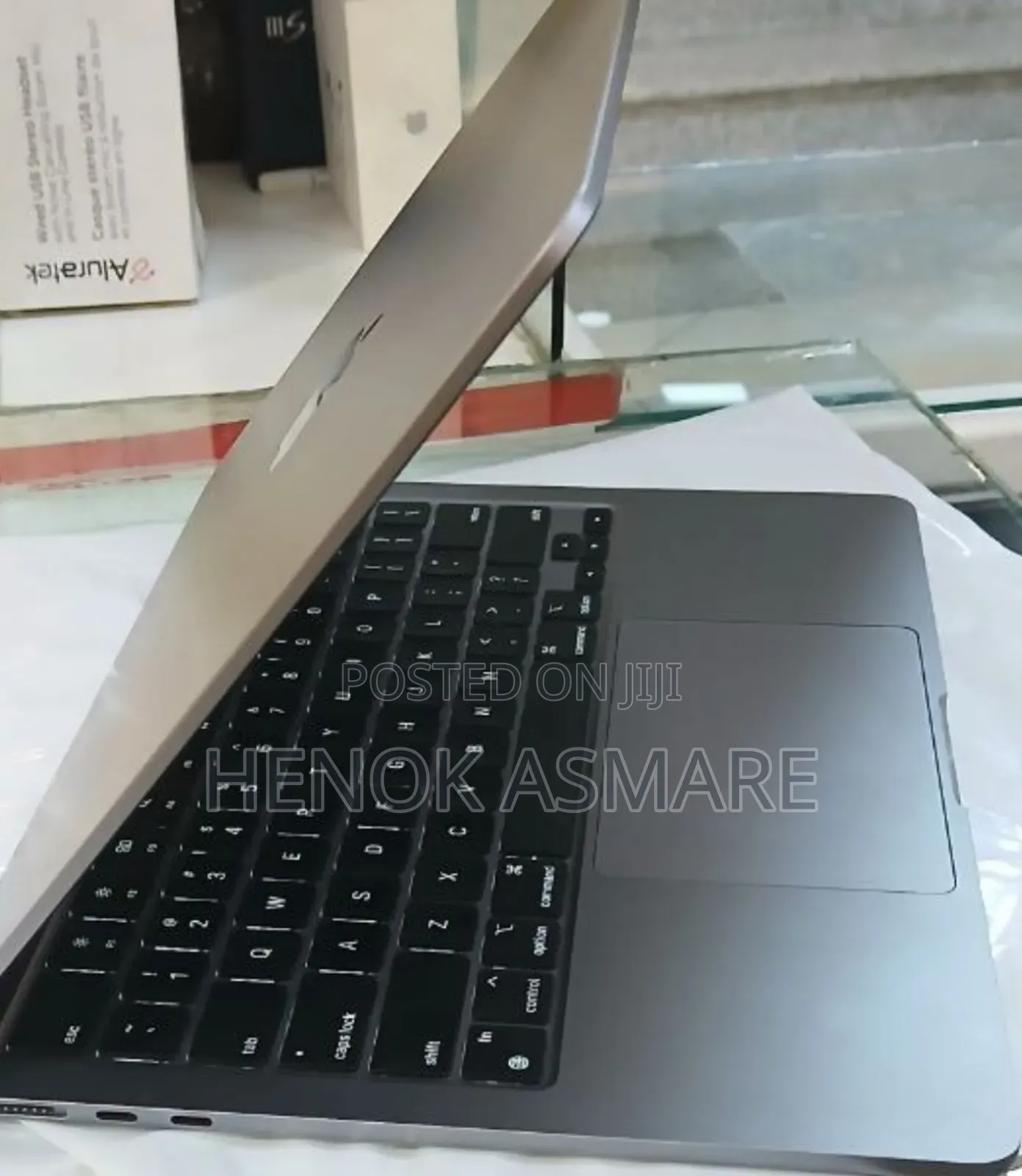 New Laptop Apple MacBook Air 2022 M2 8GB Apple M2 SSD 256GB