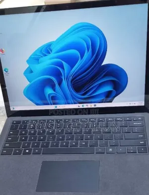 New Laptop Microsoft Surface 16GB Intel Core I7 SSD 512GB