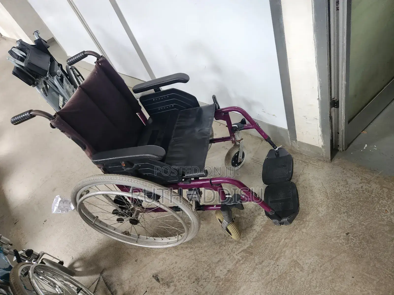 Foldable Almost New Used Rental Wheelchair仔的wheelchair Rent Used