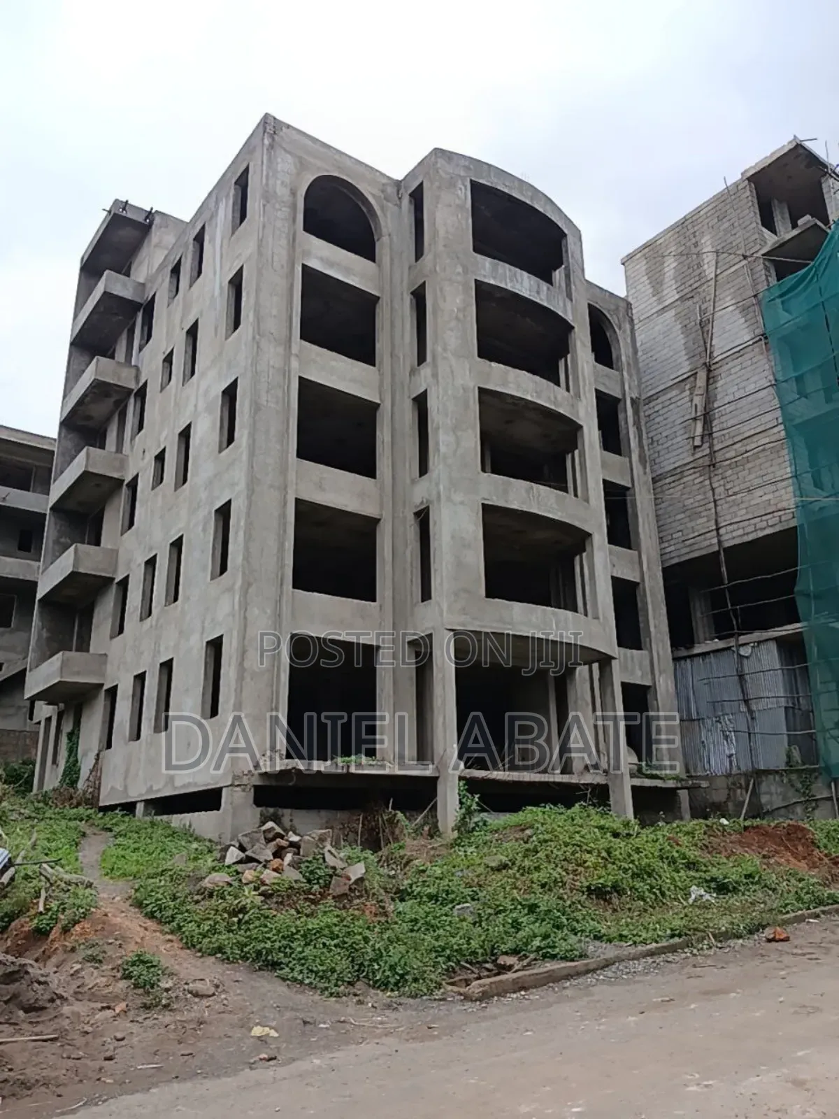 6bdrm House in G+3, Yeka for sale