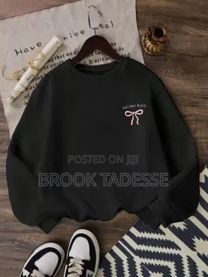  Custom Unisex Sweatshirt – Stylish Comfortable Everyday Wear