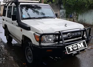 Toyota Land Cruiser 2015 White