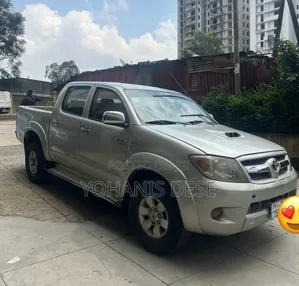 Photo - Toyota Hilux 2010 Gray