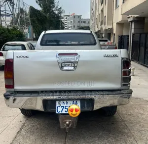 Toyota Hilux 2010 Gray