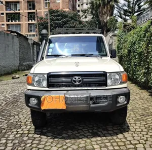 Photo - Toyota Land Cruiser 2019 White
