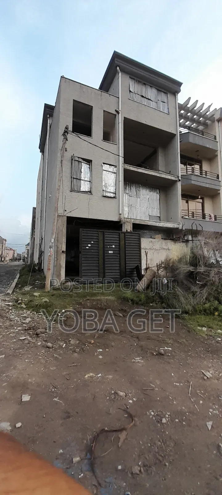 6bdrm House in Akaky Kaliti for sale