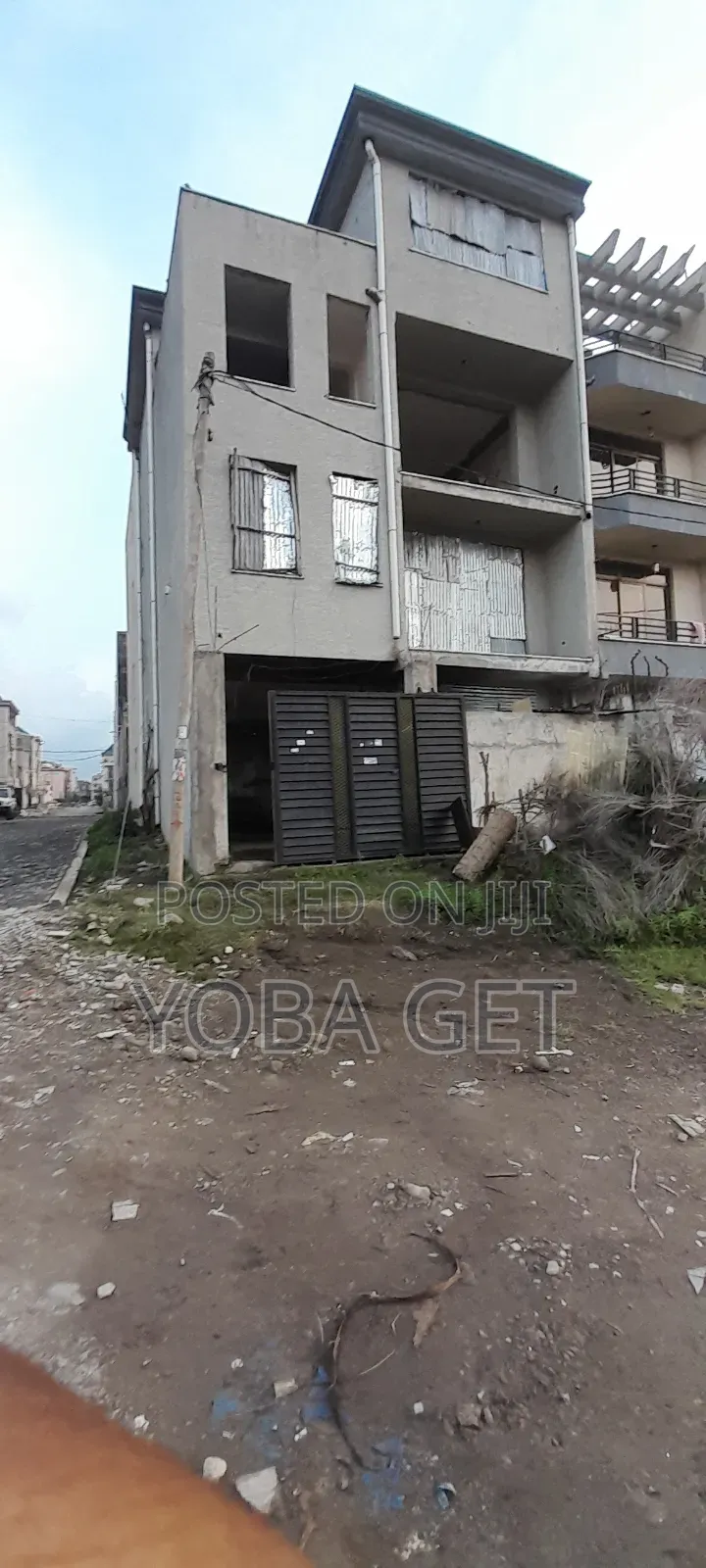 6bdrm House in Akaky Kaliti for sale