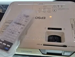 Epson Projector Model Name: Eb-S31 Has : Bag Remote Hardware I