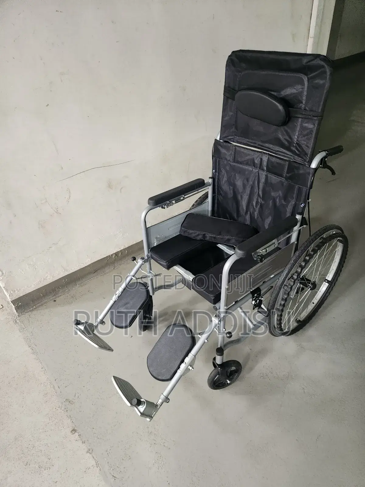 Sleeping Wheelchair 45°Reclination Wheelchair煞車wheelchair較為wheelchair