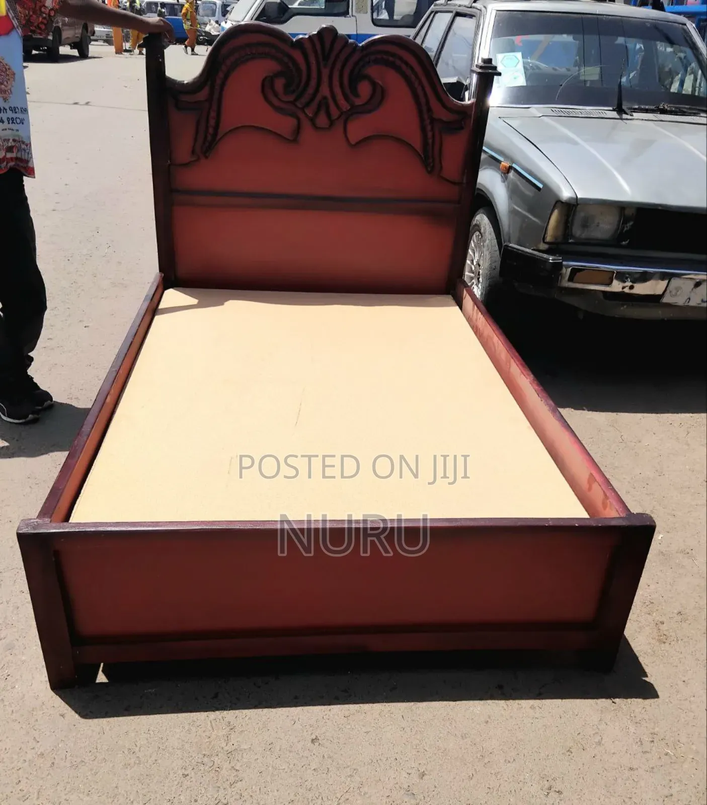 1 ከ 20 አልጋ በኤምድኤፍ