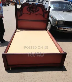 1 ከ 20 አልጋ በኤምድኤፍ