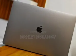Photo - New Laptop Apple MacBook Pro 2019 32GB Intel Core I9 SSD 1T