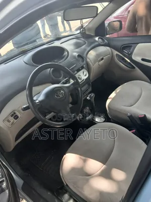 Toyota Vitz 2004 Blue