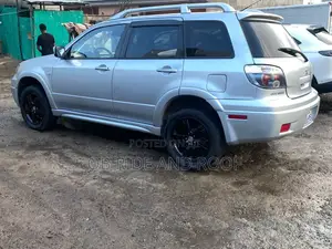 Photo - Mitsubishi Outlander 2006 Silver