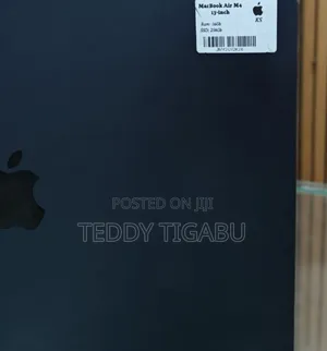 Photo - New Laptop Apple MacBook Air 2025 M4 13-Inch 16GB Apple M4 SSD 256GB