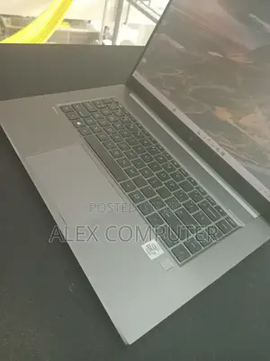 New Laptop HP ZBook Firefly 15 G7 32GB Intel Core I7 SSD 1T