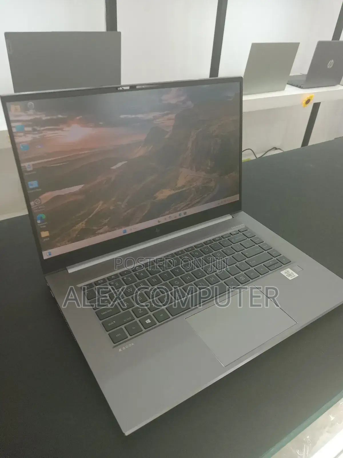 New Laptop HP ZBook Firefly 15 G7 32GB Intel Core I7 SSD 1T