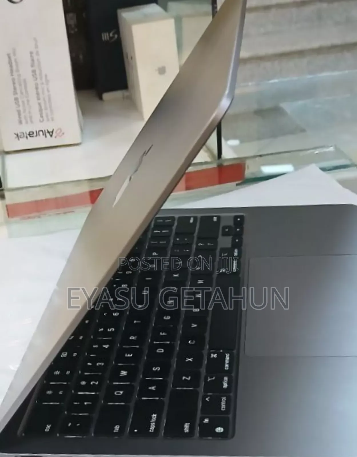 New Laptop Apple MacBook Air 2022 M2 8GB Apple M2 SSD 256GB