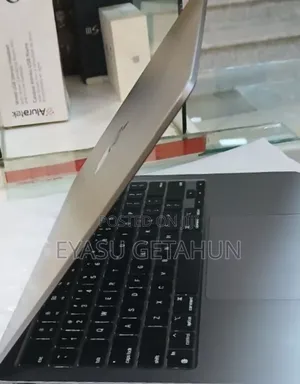 New Laptop Apple MacBook Air 2022 M2 8GB Apple M2 SSD 256GB