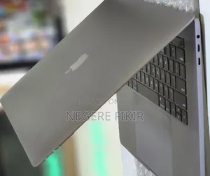 New Laptop Apple MacBook Pro 2017 16GB Intel Core I7 SSD 512GB